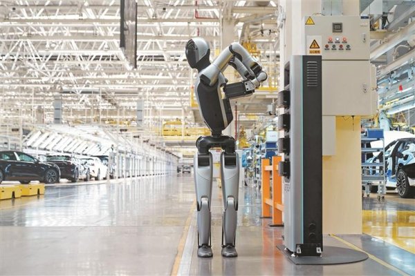 股票配资入门 “深圳造”机器人给自己换电池无需人工干预或关机 三分钟内实现自主换电